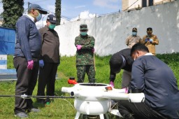 Penyemprotan Disinfektan di Kabupaten Malang Gunakan Drone