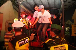 Cegah Corona, Petugas Razia Warung Kopi dan Kafe di Mojokerto