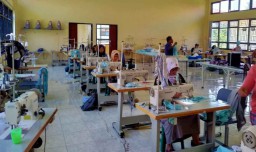 Perusahaan Konveksi di Banyuwangi Alih Produksi Masker Imbas Corona