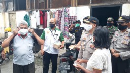 Cegah Corona, Tiga Pilar Bagikan Masker dan Data Pendatang di Surabaya