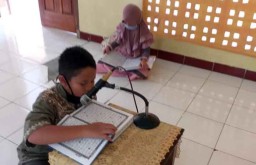 Ngaji di Desa Pacitan ini Dapat Pertamax Hingga Masker Selama Ramadan
