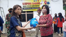 Peduli Warga Terdampak Covid-19, Komunitas di Surabaya Gelar Baksos