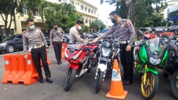 PSBB Tahap III di Surabaya, Polisi Sita 302 Motor
