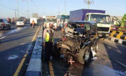 Tabrakan Taft dan Truk di Fly Over Lawang, Seorang Polisi Terluka