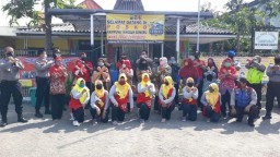 Polisi Apresiasi Kedisiplinan Warga Sukolilo di Kampung Tangguh Semeru