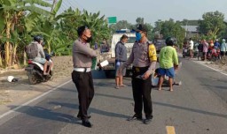 Rok Masuk Gir Motor, Kedua Tangan Perempuan ini Patah Terlindas Truk