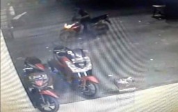 Dikunci Ganda, Motor Vario Raib Digondol Maling di Minimarket Surabaya