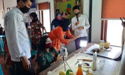 Bangkitkan Ekonomi Lokal, Rumah Kreatif di Banyuwangi Dampingi UMKM