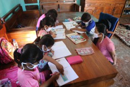 Demi Sekolah Daring Anak, Petani ini Jual Kambing untuk Beli HP