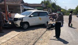 Mobil Tabrak 3 Motor di Ngawi, Satu Orang Tewas
