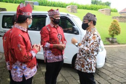 Bupati Anas Libatkan Tokoh Agama Kawal Protokol Kesehatan pada Jemaah