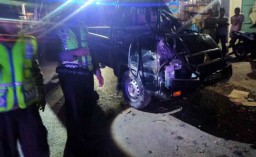 Tabrak Pohon dan Pagar di Ponorogo, Mobil Pikap Angkut Buah Terbalik