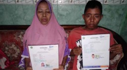 Kisah Pengamen Menabung 10 Tahun untuk Daftar Haji Bersama Ibunya
