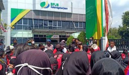 Ratusan Buruh Pakaian Dalam Demo BPJS Ketenagakerjaan, Ini Tuntutannya