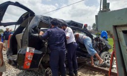 Mobil Terseret Kereta Api Sejauh 250 Meter, 1 Orang Tewas dan 6 Luka