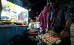 Menikmati Jadah Bakar, Jajanan Tradisional di Ponorogo