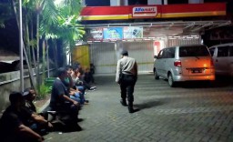 Menang Duel, Dua Rampok Bersajam Gasak Uang Puluhan Juta dari Alfamart