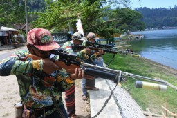 Melihat Komunitas Berburu Ikan dengan Senapan Angin di Telaga Ngebel