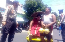 Melihat Pelanggar Prokes di Jatim: Ada yang Menangis hingga Kena Denda