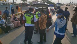 Bus Seruduk Dua Kendaraan di Gerbang Tol Kejapanan, Satu Orang Terluka