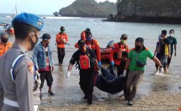 Dua Pemancing yang Diseret Ombak Setinggi 7 Meter Ditemukan Tewas