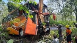 Pilihan Pembaca: Bus Kecelakaan hingga Viral Video Puting Beliung