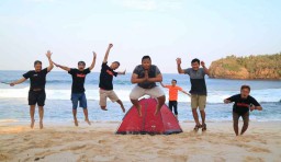 Asyiknya Berlibur di Pantai Srau, Pacitan