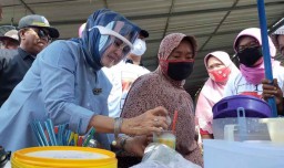 Blusukan ke Pasar, Cawabup Lamongan Astiti Janji Beri Modal Pedagang