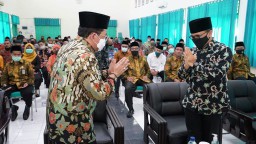 Bertemu Bupati Anas, Wamen Agama Kenang Susahnya ke Banyuwangi Dulu