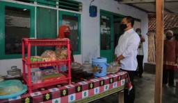 Bupati Anas Serahkan Banpres Produktif Usaha Mikro di Banyuwangi