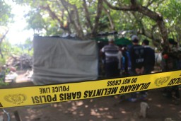 Diduga Dibunuh, Jenazah Bocah SD di Jombang Dikeluarkan dari Makam