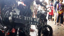 Ditinggal Gembalakan Kambing, Dua Motor Hangus Terbakar