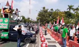 Tuntut Surat Ijo Jadi SHM, Ratusan Massa Geruduk Balai Kota Surabaya