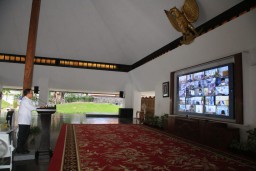 Sampaikan Pengantar RAPBD 2021, Bupati Anas Ajak Kuatkan Langkah