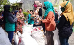 Tinjau Bank Sampah, Istri Cabup ini Minta Emak-emak Terus Berkreasi