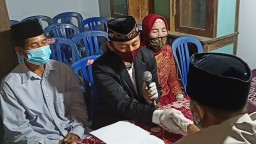 Perjalanan Cinta Duda Muda dan Janda 76 Tahun yang Resmi Menikah