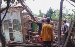 Satu Rumah di Probolinggo Roboh Diterpa Hujan Deras