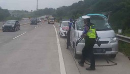 Gara-gara Rem, Pikap Terguling hingga Ringsek di Tol Pandaan-Malang