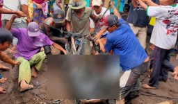 Perempuan ini Tewas Tertimpa Cor Setelah Terperosok ke Septic Tank