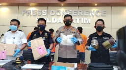 Sita 6 Kg Sabu, Polda Jatim Tangkap Pegawai Bank dan 3 Warga Madura