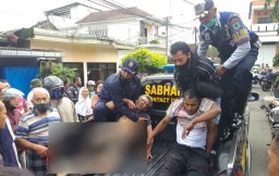 Tersengat Listrik hingga Terjatuh, Pekerja Bangunan ini Luka Bakar