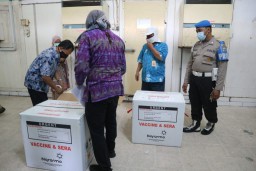 Vaksin Covid-19 Tahap Pertama Mulai Didistribusikan ke Surabaya Raya