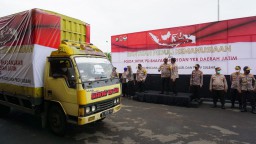 Bantu Korban Bencana, Polisi Kirim Ribuan Paket Sembako hingga Obat