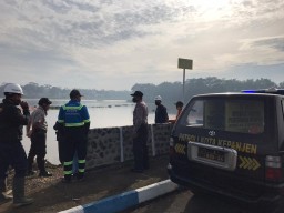 Mayat Pria Ditemukan di Waduk, Diduga Korban Hanyut dari Kota Malang