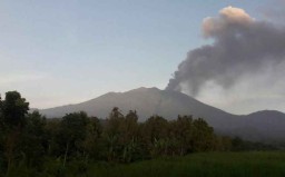 Masyarakat Diimbau Waspadai Debu Vulkanik Gunung Raung di Banyuwangi