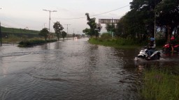 Jalan Raya Porong Sidoarjo Kembali Banjir, Arus Lalu Lintas Dialihkan