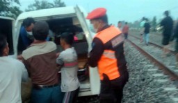 Terseret KA Sejauh 20 Meter, Penjual Kerupuk Tewas dan Motor Ringsek