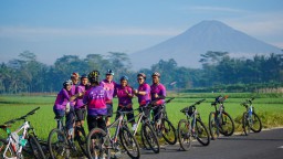 Aplikasi Traveling ini Ajak Keluarga Bersepeda Sekitar Candi Borobudur
