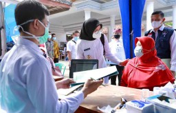 Berkantor di Desa, Bupati Ipuk Tuntaskan Ribuan Permasalahan Warga Banyuwangi