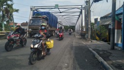 Jembatan Kedunglarangan Pasuruan Dibuka Lagi Setelah 14 Hari Ditutup